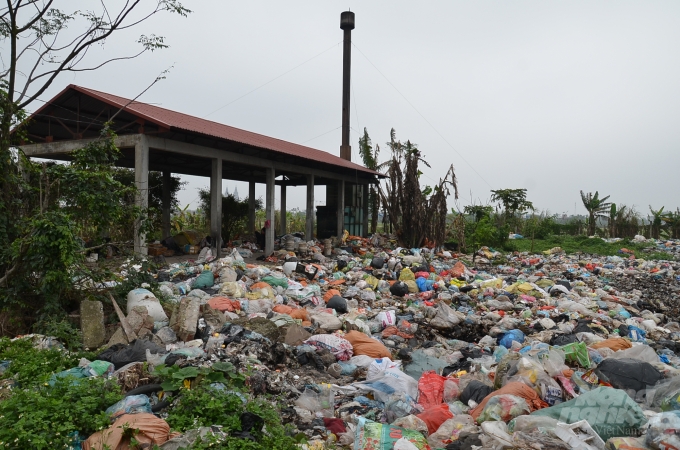 Một lò đốt rác cấp xã ở huyện Hải Hậu, tỉnh Nam Định. Ảnh: Dương Đình Tường.