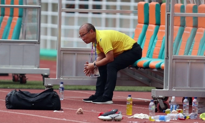 HLV Park Hang-seo đau đầu bài toán nhân sự trước trận gặp Malaysia. Ảnh: Báo Lao Động.