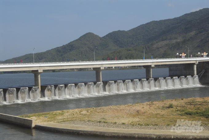 Hệ thống kênh tưới ăn nước của đập dâng Văn Phong hiện đã được nạo vét đất cát, khơi thông dòng chảy, nhất là những tuyến kênh trên địa bàn huyện Tây Sơn.