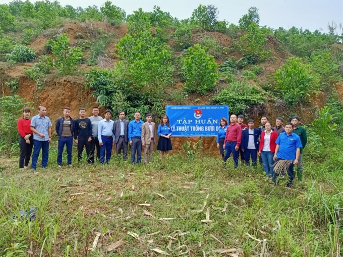 Đoàn Thanh niên Bộ NN-PTNT tổ chức lớp tập huấn kỹ thuật trồng bưởi tại huyện Thanh Ba (tỉnh Phú Thọ) năm 2019. Ảnh: Đoàn TN Bộ NN-PTNT.