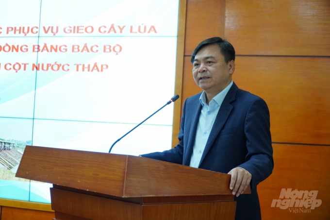 Thứ trưởng Bộ NN-PTNT Nguyễn Hoàng Hiệp phát biểu tại Hội nghị tổng kết công tác chỉ đạo, điều hành cấp nước phụ vụ gieo cấy vụ đông xuân 2019 - 2020 khu vực Trung du và Đồng bằng bắc bộ ngày 5/3/2020. Ảnh: Minh Phúc.