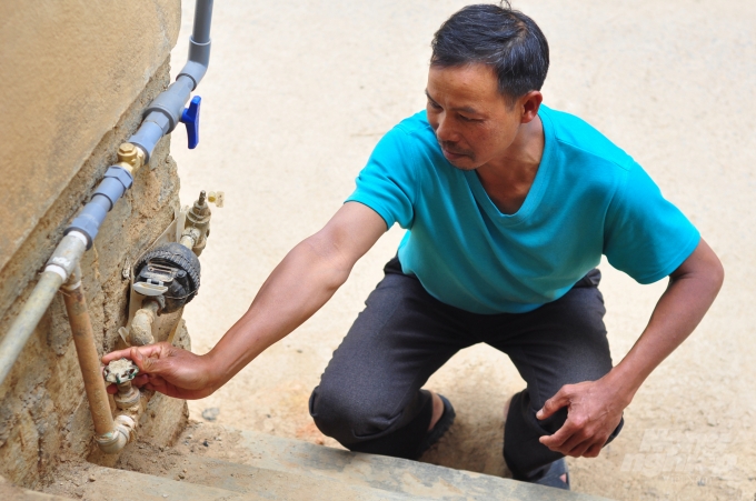 Tình trạng thiếu nước sinh hoạt ở thị trấn Lạc Dương xảy ra nhiều tháng qua khiến cuộc sống của người dân bị đảo lộn. Ảnh: Minh Hậu.