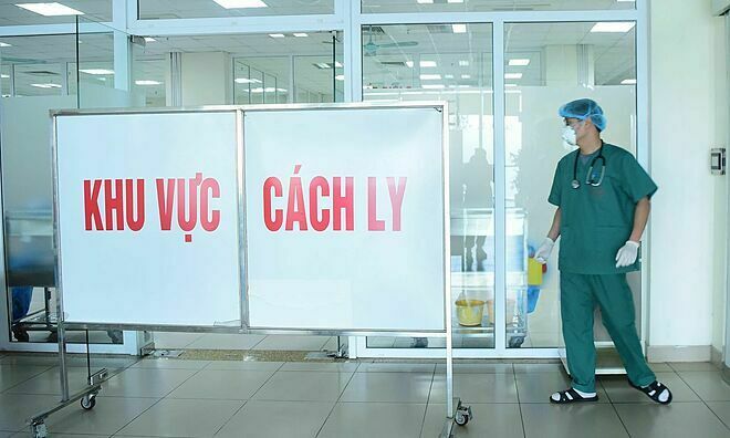 Bố đẻ của chị N.H.N- trường hợp thứ 17 nhiễm Covid-19 ở Việt Nam đã được đưa vào cách ly tại Bệnh viện Việt Tiệp (Hải Phòng). Ảnh: Huy Giang.