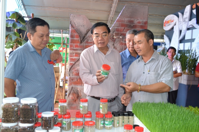 Sản phẩm tiêu Bình Phước tại hội chợ kết nối cung - cầu do Sở Công thương TP.HCM tổ chức. Ảnh: Trần Trung.