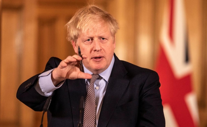Thủ tướng Anh Borris Johnson trong một cuộc họp báo về Covid-19 ở London, ngày 16/3. Ảnh: Reuters.