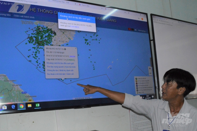 Nhiều tàu cá của ngư dân Kiên Giang đang bị mất kết nối vệ tinh với trạm bờ do bị nhà mang cắt dịch vụ. Ảnh: Trung Chánh.