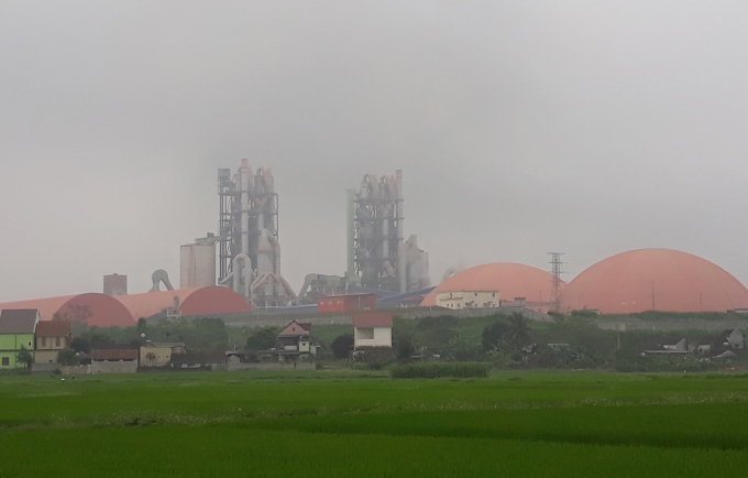 Quá trình hoạt động của các nhà máy xi măng trên địa bàn Nghệ An bộc lộ hàng loạt vấn đề.