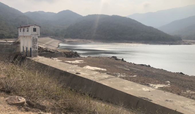 Nhiều hồ chứa nước trên địa bàn các tỉnh Nam Trung bộ bị cạn kiệt.