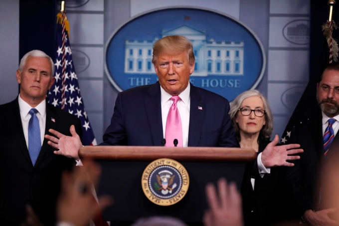 Tổng thống Donald Trump trong một cuộc họp báo về phòng chống Covid-19 tại Nhà Trắng. Ảnh: AFP.