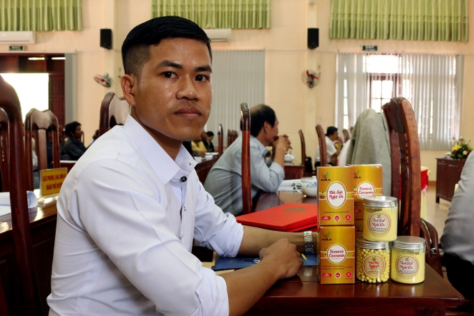 Sản phẩm tinh bột nghệ đỏ Agila, viên tinh nghệ đỏ-mật ong-sữa ong chúa Agila của Công ty TNHH Nhất Nông Gia Lai (huyện Chư Pưh) đạt chứng nhận 3 sao OCOP cấp tỉnh năm 2019.