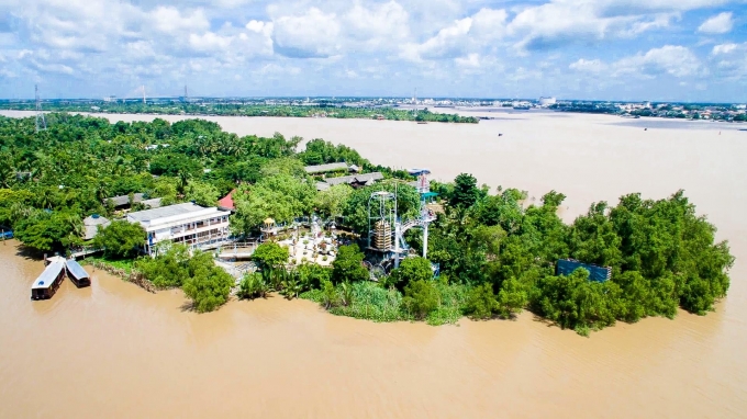 Mùa lũ nhiều đoạn sông Mê Kông vẫn mênh mông nước ngọt, nhưng không trữ lại được.