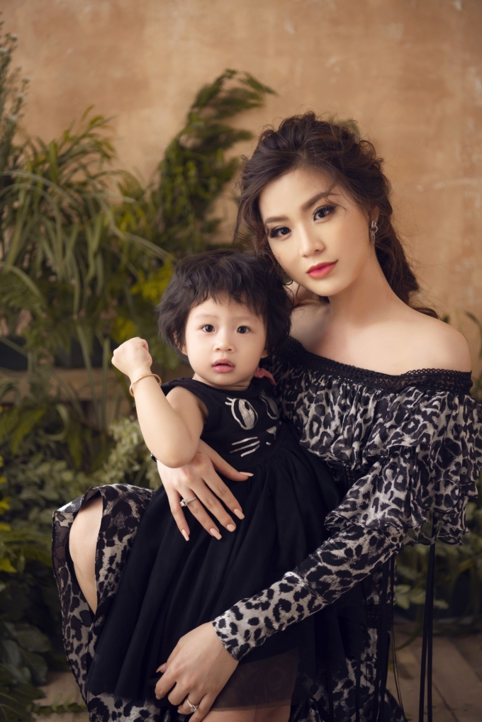 Diễm Trang và con gái.