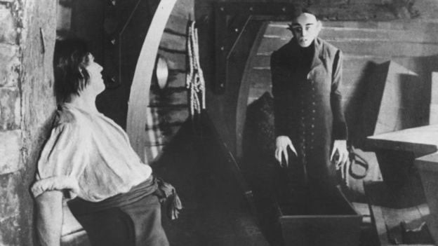 Max Schreck (phải) và Wolfgang Heinz trong phim kinh dị của F. W. Murnau, 'Nosferatu', năm 1922. Ảnh: Getty Image.