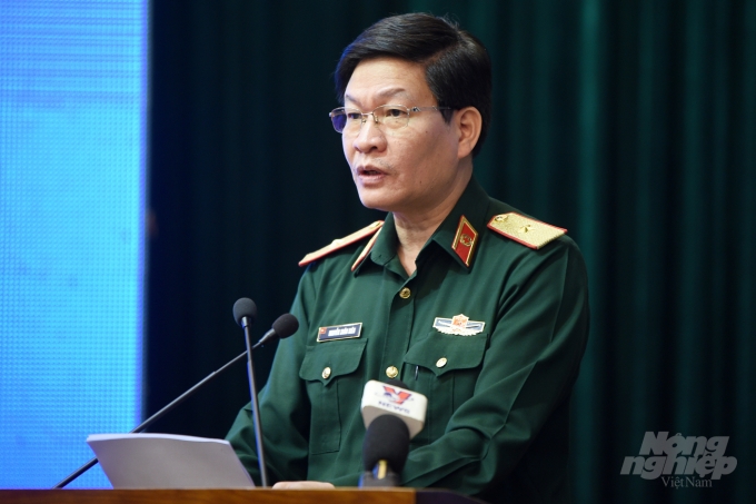 Thiếu tướng Nguyễn Xuân Kiên, Cục trưởng Cục Quân y báo cáo tình hình phòng chống Covid-19. Ảnh: Tùng Đinh.