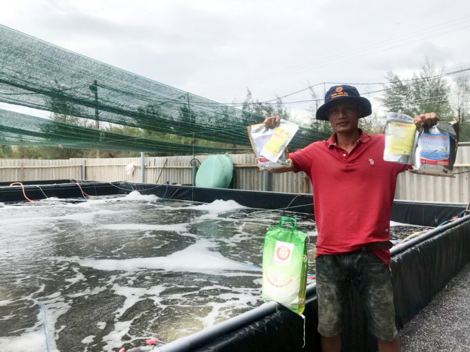 Khi tôm bị stress phải hạn chế thả giống trong thời điểm này hoặc đợi đến những tháng có mưa xuống, thời tiết bớt nóng mới bắt đầu tiến hành thả giống. Ảnh: Lê Hoàng Vũ.