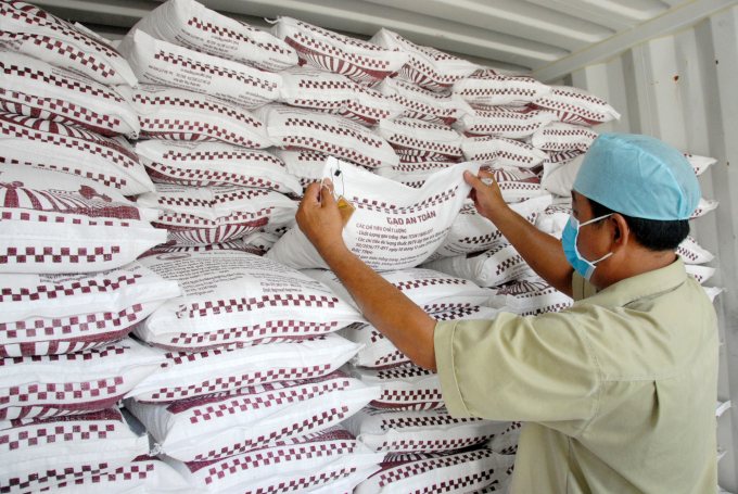 VFA đang đề nghị các thương nhân góp ý về tình hình khai hải quan và các tồn đọng hiện nay đối với hạn ngạch xuất khẩu 400.000 tấn gạo trong tháng 4/2020. Ảnh: Lê Hoàng Vũ.