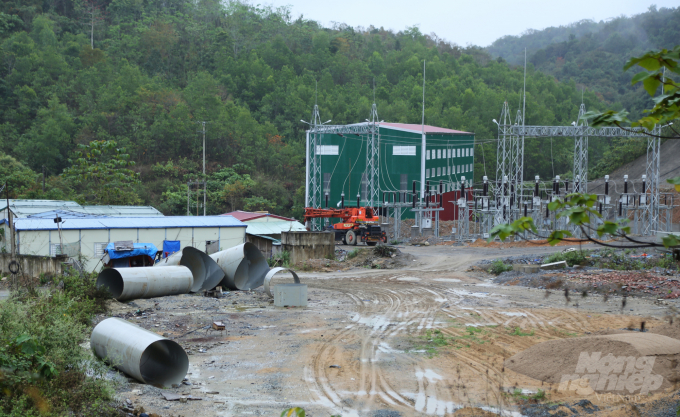 Dù đã hoàn thành 90% khối lượng nhưng dự án thủy điện Khe Thơi buộc phải dừng lại. Ảnh: Việt Khánh.
