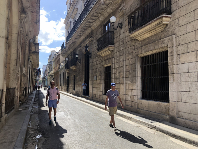 Sự bình lặng trên đường phố ở thủ đô La Habana.