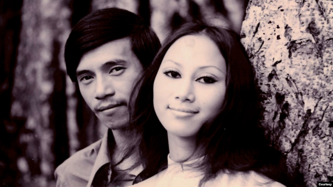 Vợ chồng nhạc sĩ Lê Uyên Phương năm 1970. Ảnh: TL.