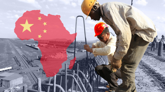 Công nhân Trung Quốc và châu Phi làm việc trên một dự án hạ tầng có vốn vay từ Bắc Kinh. Ảnh: FT.