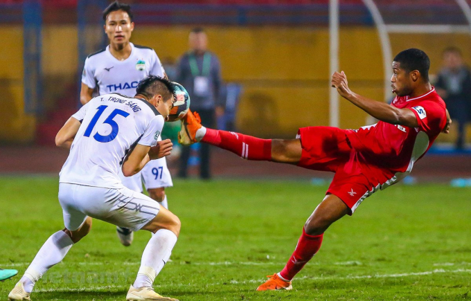 V-League trở lại sớm, và được xem là hình mẫu cho các nước châu Á. Ảnh: Vietnam+