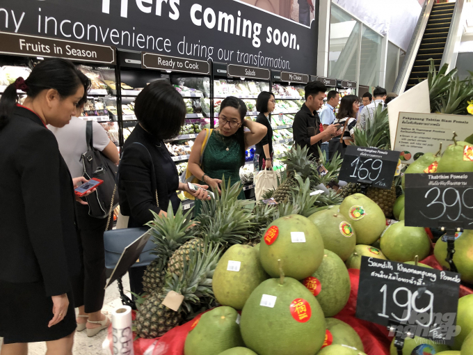 Những sản phẩm trái cây tươi của Việt Nam được giới thiệu quảng bá tại Thái Lan. Ảnh: MS.
