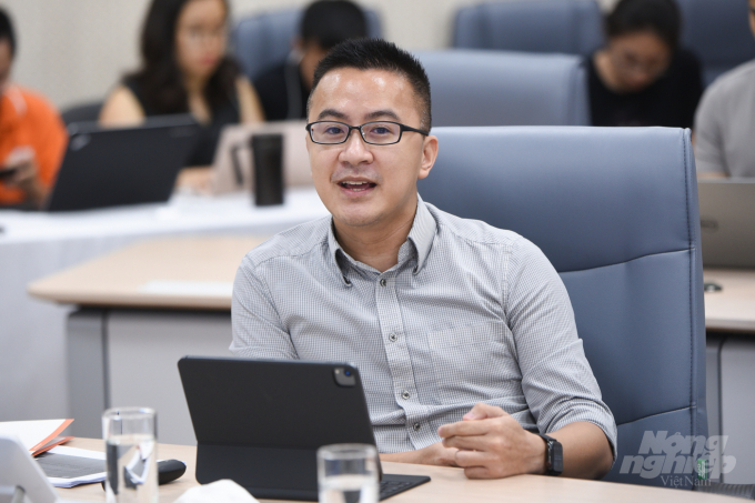 Ông Trần Huy Bảo Giang, Giám đốc chuyển đổi số FPT, chia sẻ về kinh nghiệm với các thành viên tham gia chương trình đào tạo. Ảnh: Tùng Đinh.