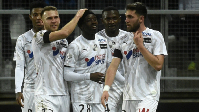Amiens phải xuống chơi Ligue 2 ở mùa 2020-21. Ảnh: Getty.