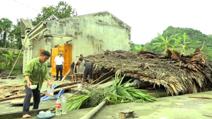Mưa lớn cũng làm 204 ngôi nhà dân ở Tuyên Quang bị hư hỏng. Ảnh: Đào Thanh.