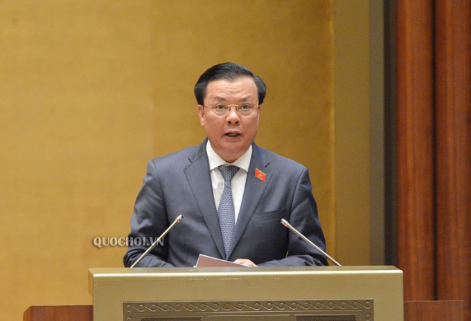 Bộ trưởng Bộ Tài chính Đinh Tiến Dũng trình bày tờ trình về Dự án Nghị quyết về miễn thuế sử dụng đất nông nghiệp sáng 25/5. Ảnh: Quochoi.vn