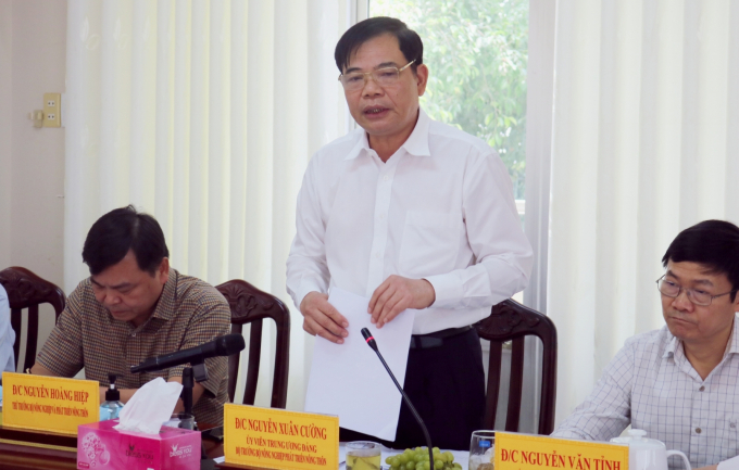 Bộ trưởng Bộ NN-PTNT Nguyễn Xuân Cường nhận định tỉnh Ninh Thuận phải phát triển một nền nông nghiệp đặc hữu. Ảnh: Kim Sơ.
