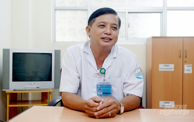Bác sĩ Nguyễn Thanh Phong chia sẻ cùng phóng viên. Ảnh: Nguyễn Thủy.