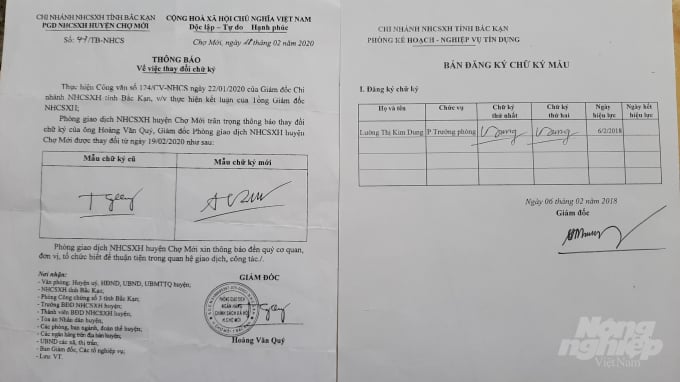 Một số chữ ký của cán bộ phải thay đổi theo yêu cầu của Giám đốc Chi nhánh ngân hàng chính sách xã hội Bắc Kạn Hà Sỹ Côn. Ảnh: Toán Nguyễn.