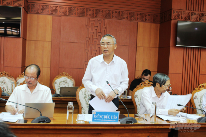 Thứ trưởng Bộ NN-PTNT Phùng Đức Tiến nhấn mạnh, tỉnh Quảng Nam cần phải cẩn trọng trong công tác tái đàn. Ảnh: Lê Khánh.
