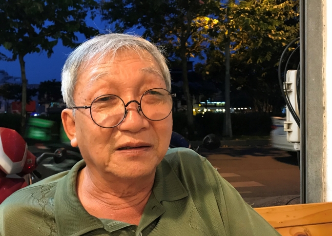 Nhà văn Lê Văn Nghĩa sinh ra và lớn lên ở Chợ Lớn - Sài Gòn. 