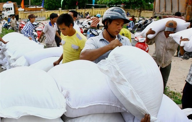 Khánh Hòa thống nhất hỗ trợ gạo cho nhân dân bị thiếu đói do ảnh hưởng hạn hán. Ảnh minh họa.