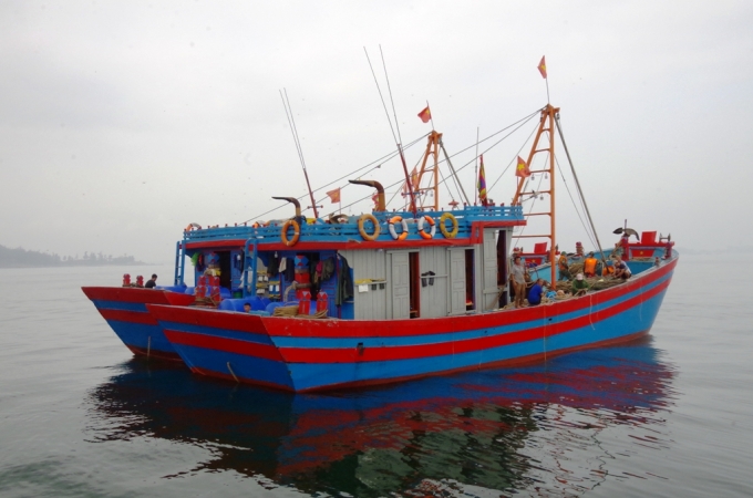 Tàu giã cào khai thác thủy sản trái phép khá phổ biến trên vùng biển Hà Tĩnh