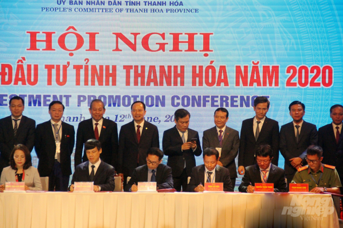 15 dự án cũng được UBND tỉnh Thanh Hóa ký biên bản ghi nhớ đầu tư với tổng mức đầu tư 12,5 tỷ USD. Ảnh: Võ Dũng.