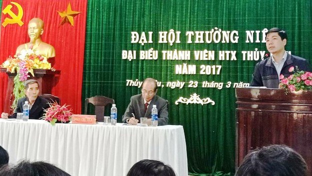 Ông Hoàng Thăng Long, Chủ tịch UBND phường phát, biểu tại Đại hội thường niên HTX Thủy Biều. Ảnh: UBND phường Thủy Biều.