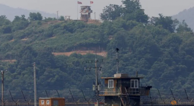 Trạm gác biên giới bên Triều Tiên nhìn từ phía Hàn Quốc. Ảnh: Reuters.