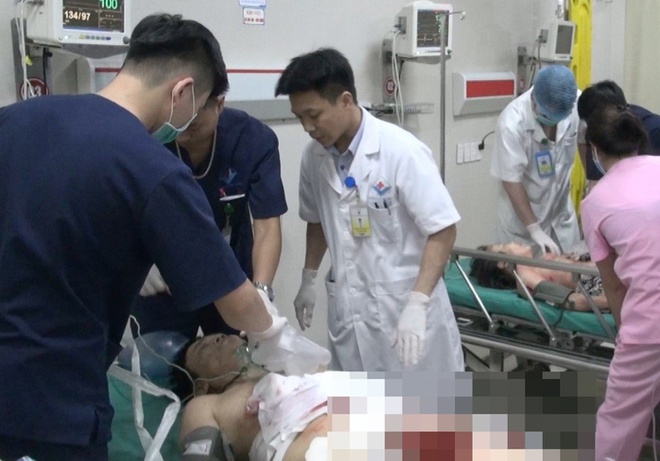 Bệnh viện Đa khoa Hùng Vương tiếp nhận các bệnh nhân ngay trong đêm 24/6. Ảnh: TA.