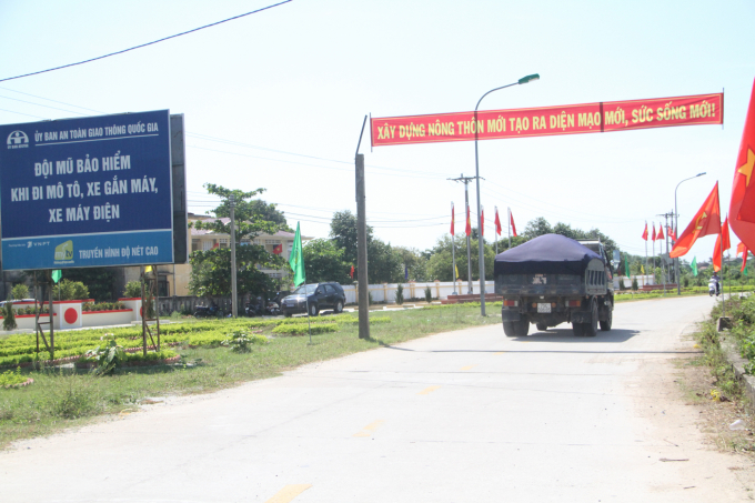 Đường sá nông thôn ở xã Quảng An 100% đã được bê tông hóa, thuận tiện cho việc đi lại. Ảnh: Tiến Thành.