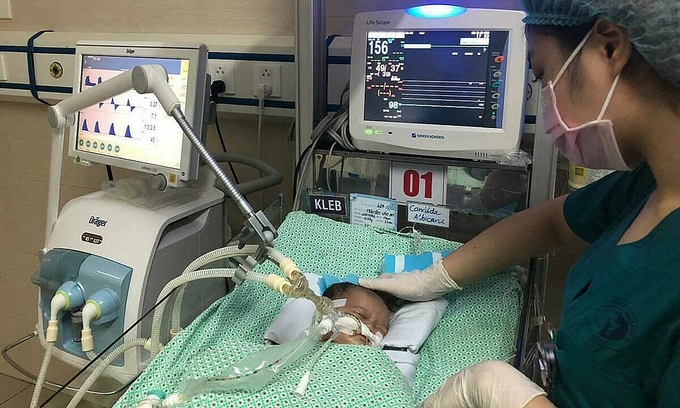 Sau 20 ngày điều trị tích cực, bé Nguyễn Văn An đã tử vong do sốc nhiễm khuẩn nặng. Ảnh: Chi Lê.