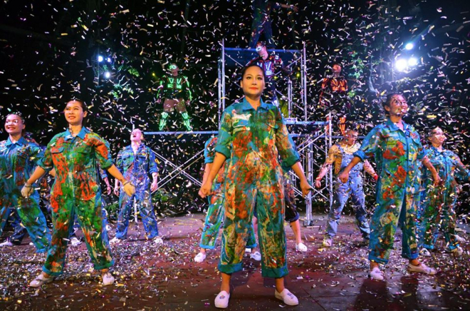 'Mekong show' có những hoạt cảnh tưng bừng và vui nhộn.