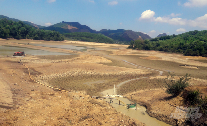241/610 hồ đập tại Thanh Hóa dưới mực nước chết và cạn kiệt. Ảnh: Võ Dũng.