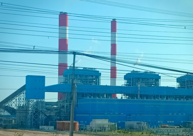 Một nhà máy nhiệt điện nằm trong Trung tâm Điện lực Vĩnh Tân. Ảnh: KS.