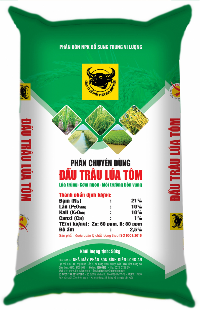 Phân bón Đầu Trâu chuyên dùng cho vùng lúa tôm. Ảnh: Phan Nam.