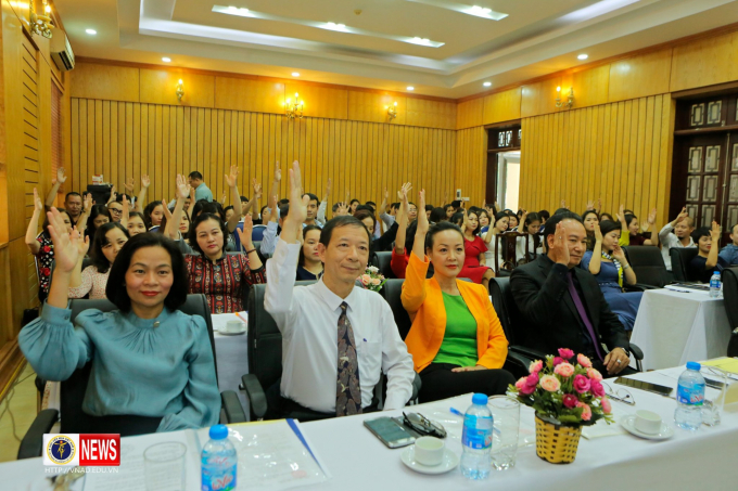 Bà Cao Thị Hồng Minh ngoài cùng bên trái hàng ghế đầu bị tố cáo một số vi phạm trong công tác giảng dạy, tổ chức cán bộ. Ảnh: HVMVN.