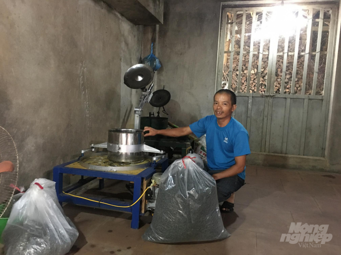 Hộ làm chè tại xã Phú Đình được đầu tư trang bị máy sao và máy vò chè phục vụ sản xuất. Ảnh: Đồng Văn Thưởng.
