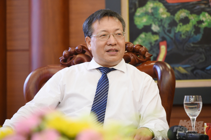 Ông Hồ Tỏa Cẩm cho biết Đại sứ quán Trung Quốc sẵn sàng phối hợp với các Bộ ngành liên quan để có các giải pháp tháo gỡ khó khăn trong giai đoạn Covid-19 hiện nay. Ảnh: Tùng Đinh.